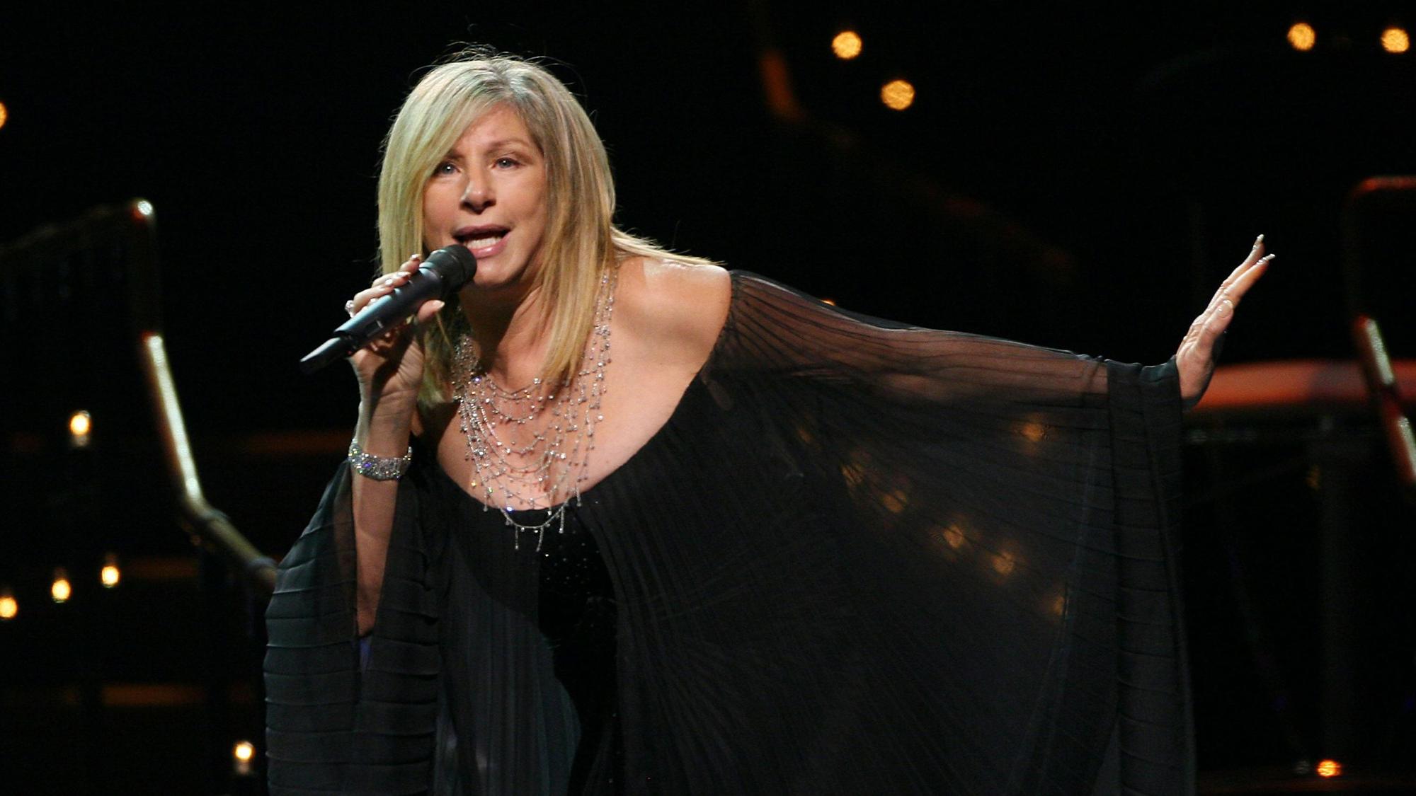 Barbra Streisand bei einem Konzert im Jahre 2007.
