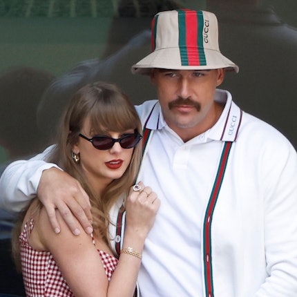 Taylor Swift und Travis Kelce zeigtetn sich beim US-Open-Auftritt von Jannik Sinner meist eng umschlungen und gut gelaunt. Angeblich soll es damit bereits vorbei sein.