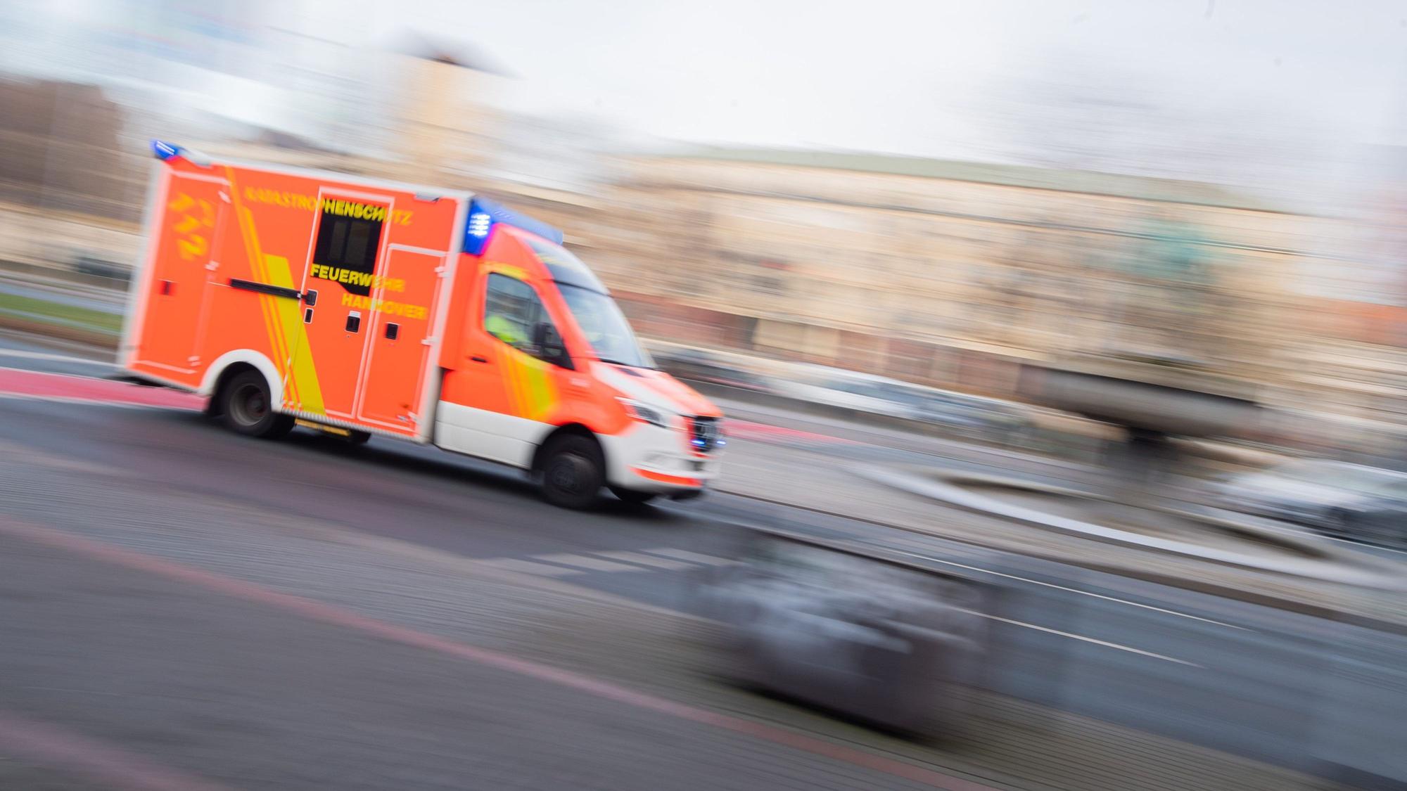 Das Bild zeigte einen Rettungswagen im Einsatz.