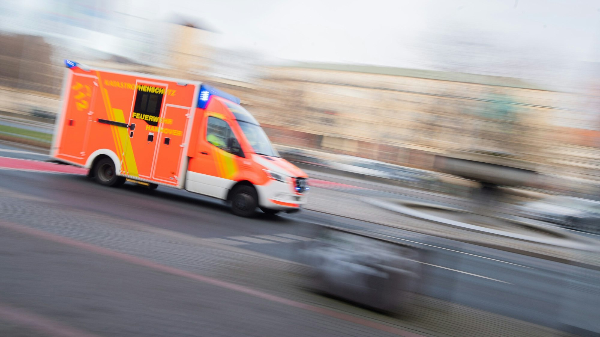 Das Bild zeigte einen Rettungswagen im Einsatz.