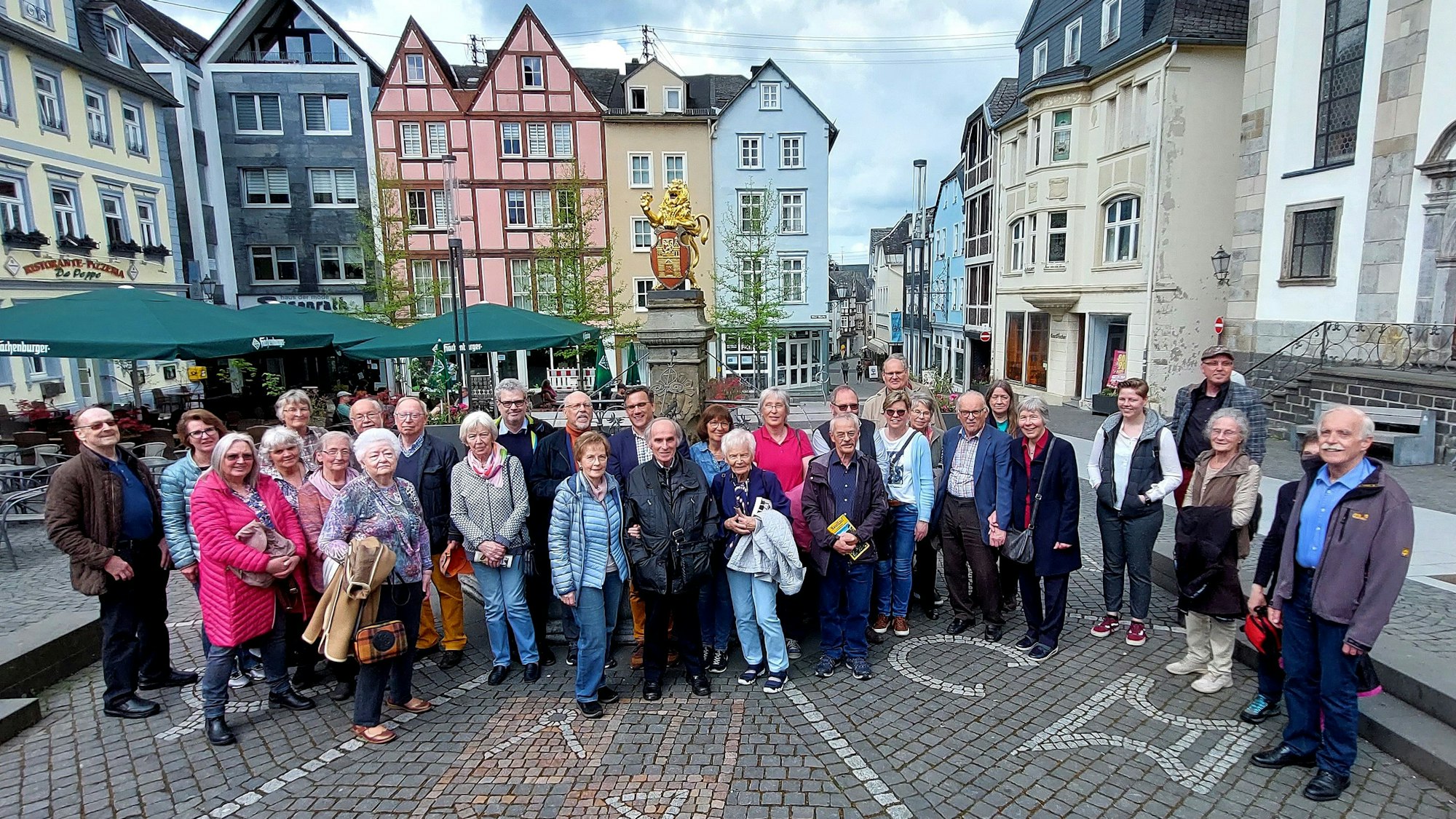 Eine Gruppe bei einer Exkursionen des BGV (hier in Hachenburg).