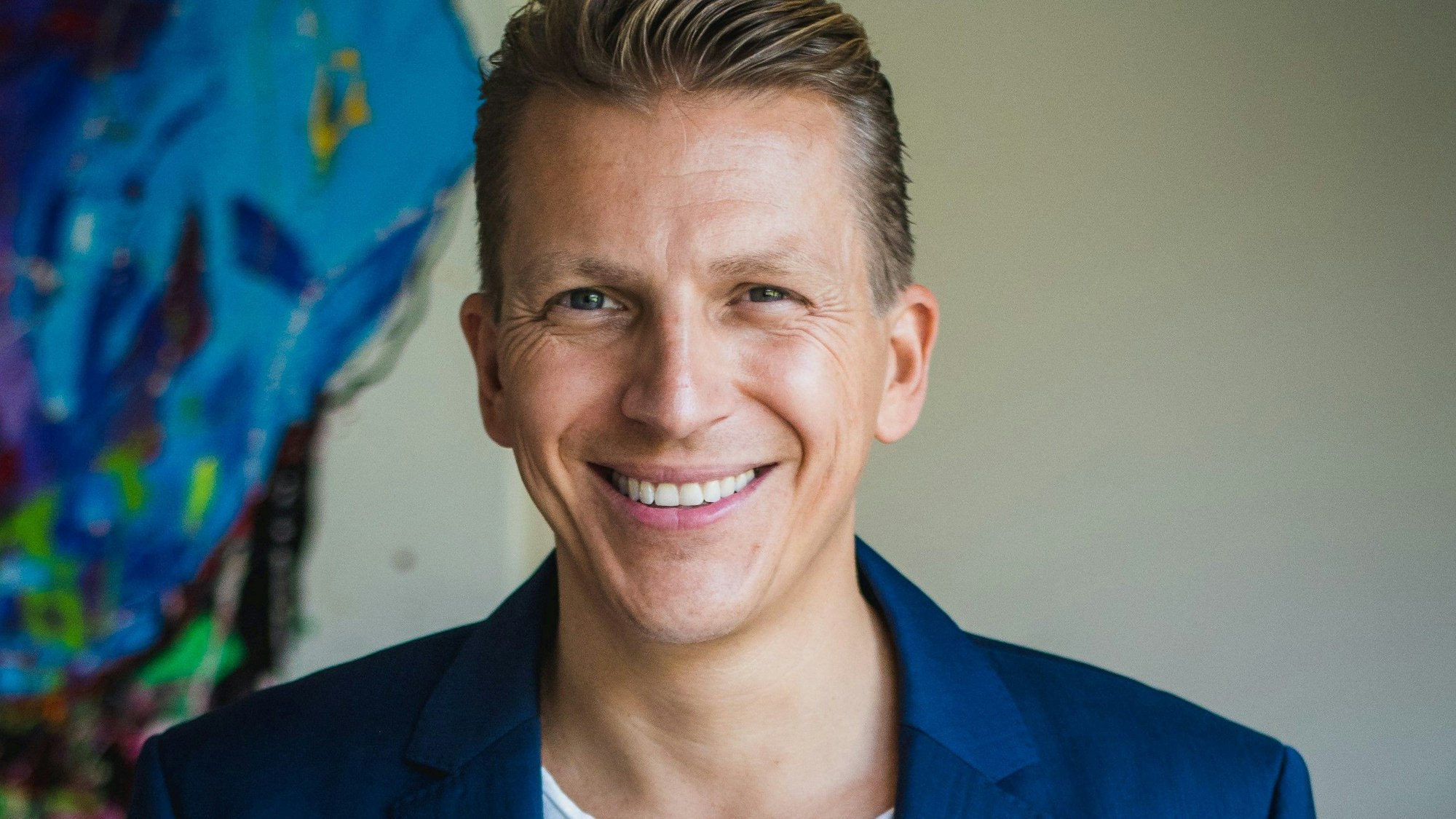 Ein Porträtfoto von Tobias Beck