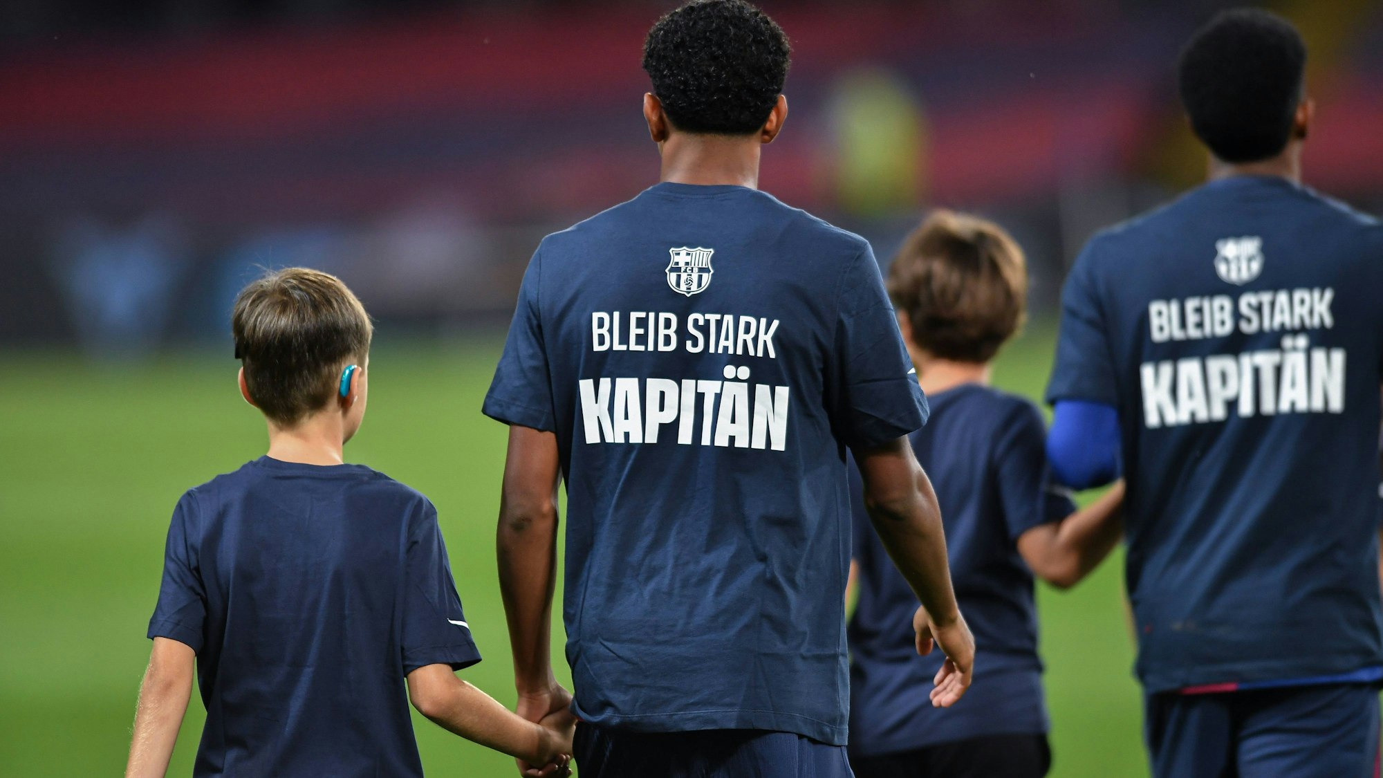 Profis des FC Barcelona richten eine Message an ihren verletzten Kapitän Marc-Andre ter Stegen.