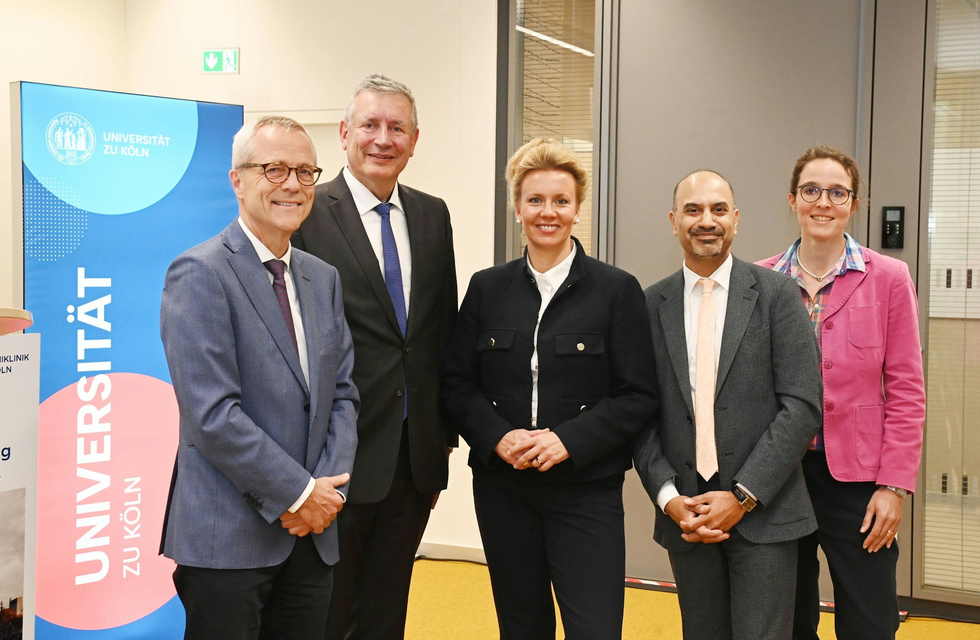 V.l.n.r.: Prof. Gereon Fink, Prof. Edgar Schömig, Wissenschaftsministerin Ina Brandes, Prof. Joybrato Mukherjee, Dr. Ruth Hanssen.