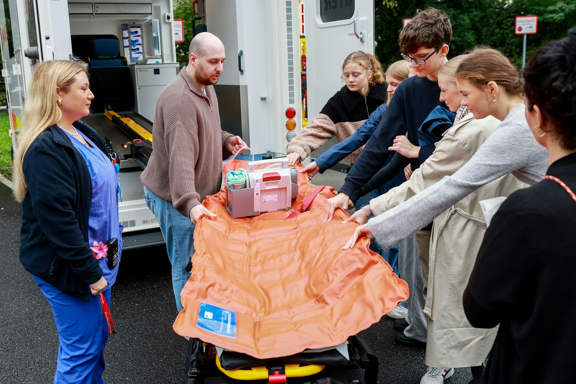 Präventionstag, eine Schulklasse besucht  die Unfallklinik in Merheim.