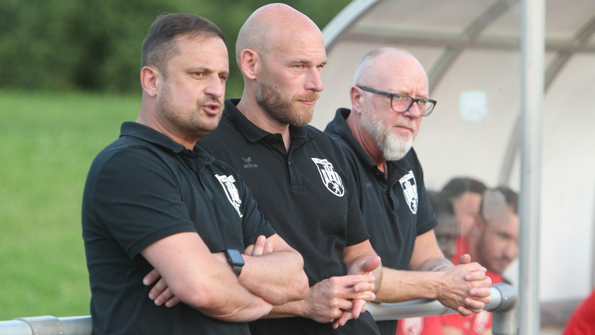 Derzeit nicht zu beneiden: Cheftrainer Fatih Özyurt (von links), Sportchef Frank Fußhöller und Teammanager Thomas Henseler vom FC Hennef 05. Quentin Bröhl