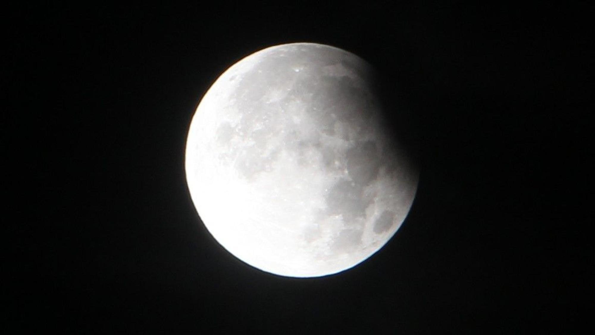 Eine partielle Sonnenfinsternis gab es Mitte September zum Vollmond.