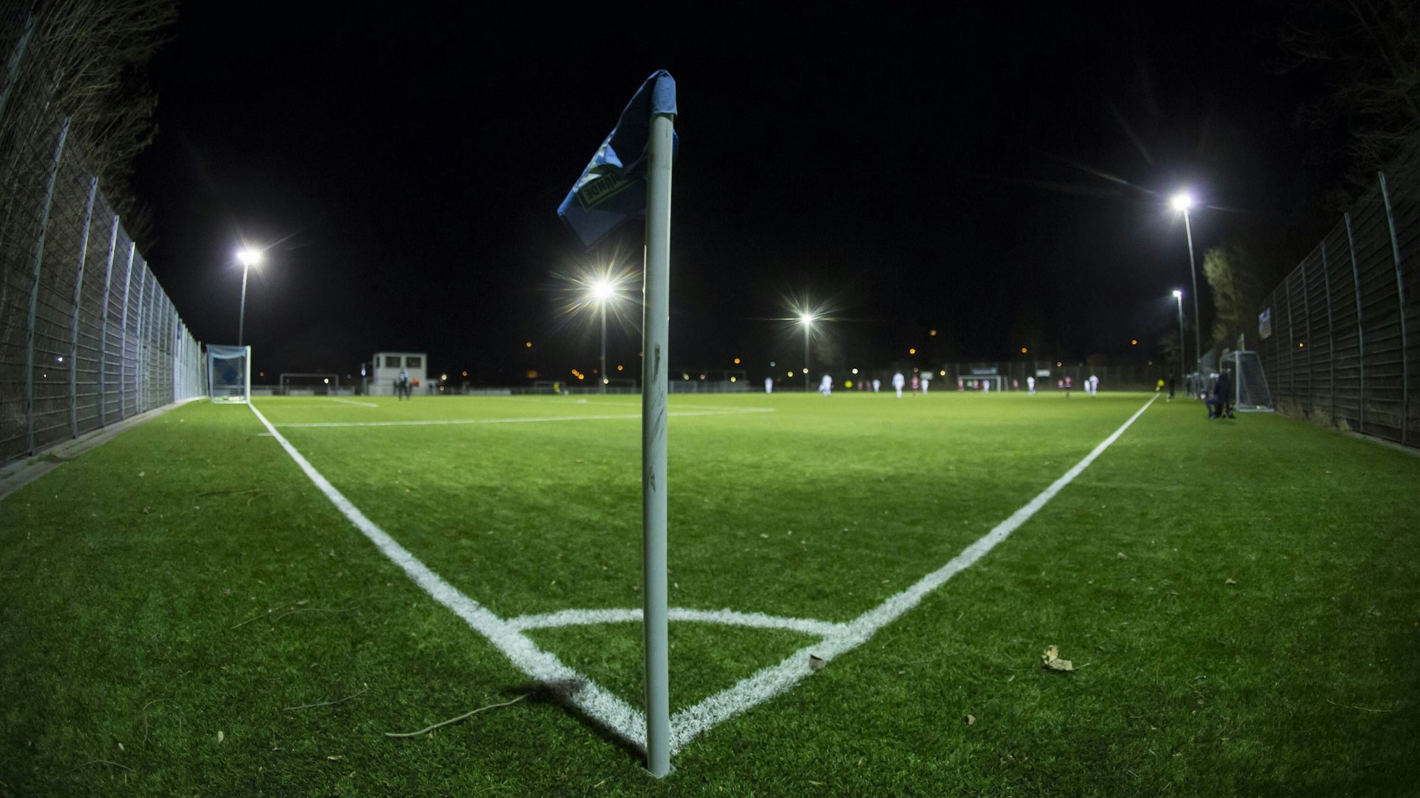 Travemuende (Luebeck) Ein eingezaeuntes Spielfeld im Flutlichtschein. Thema Fussball Flutlichtspiel, Themenbild, Symbolbild, 02.02.16 Das Foto entstand mit einem Fish-Eye-Objektiv. Copyright: Koenigx/Eibner-Pressefoto EP_fkg
Travemuende Luebeck a Playing field in Flood light Theme Football Floodlight game Issues image Symbol image 02 02 16 the Photo arose with a Fish Eye Lens Copyright Koenigx Eibner Press Photo EP_fkg