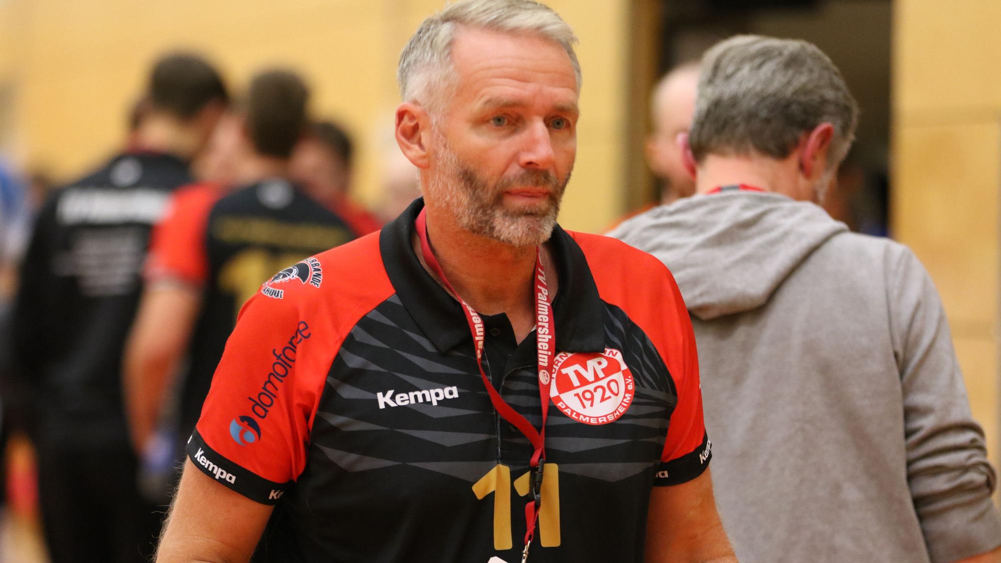 Porträt-Aufnahme des Palmersheimer Trainers Peter Trimborn.