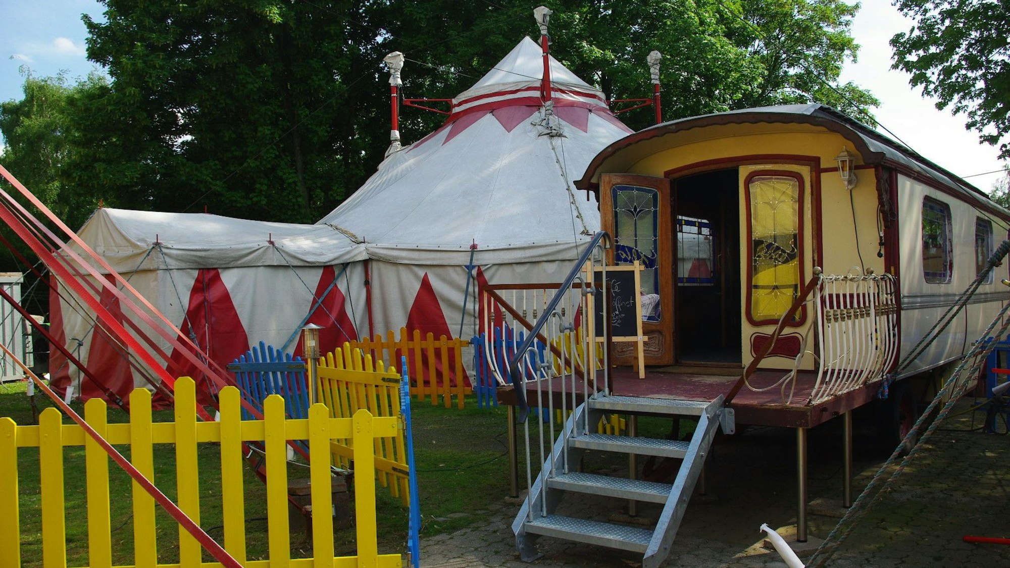 Das Latibul-Gelände am Rhein.