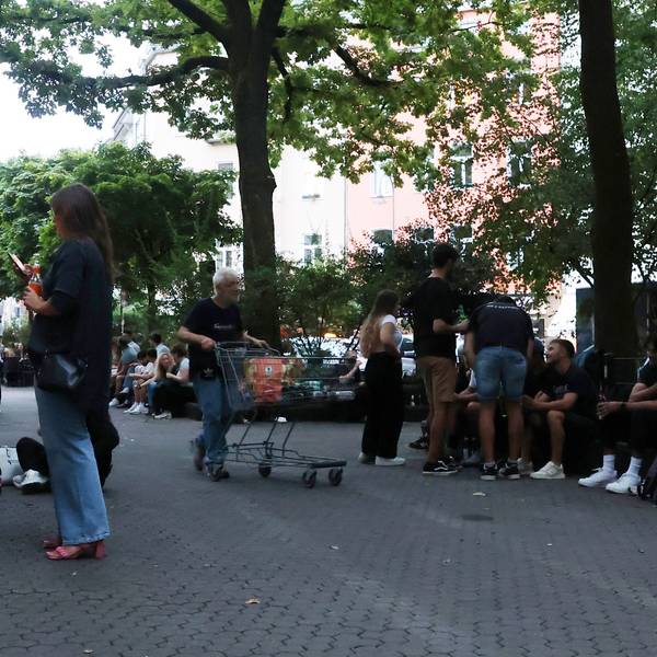 Menschen am Brüsseler Platz
