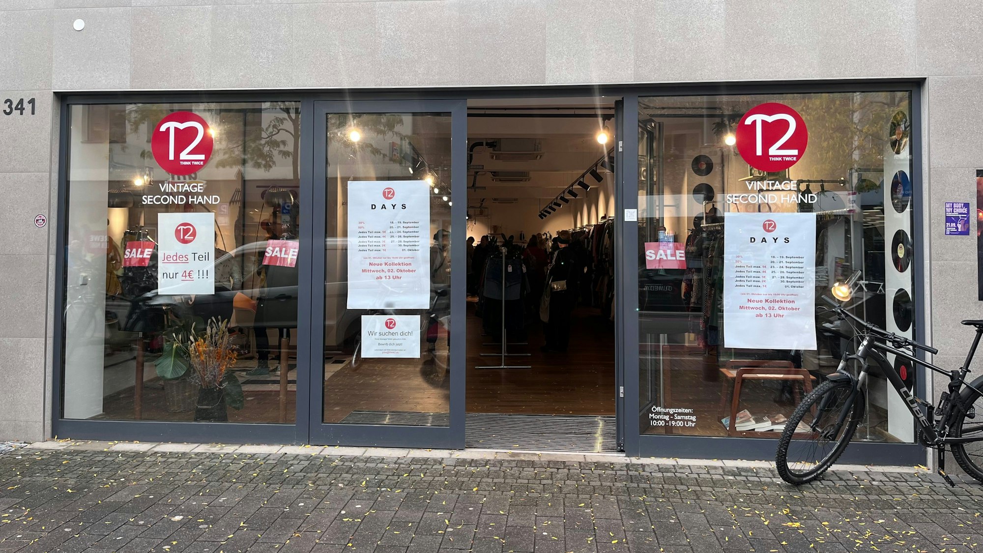 Ein neuer Think Twice Store reiht sich in die Second Hand Läden der Venloer Straße ein.