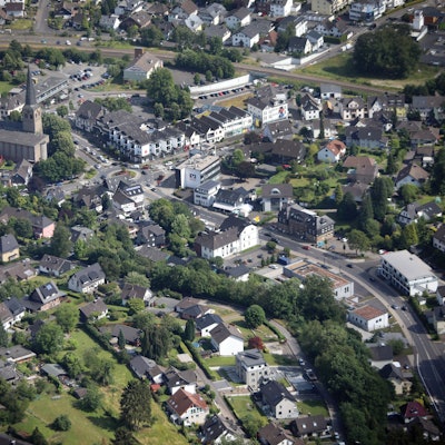 Im Overather Ortskern stehen Häuser dicht beieinander.