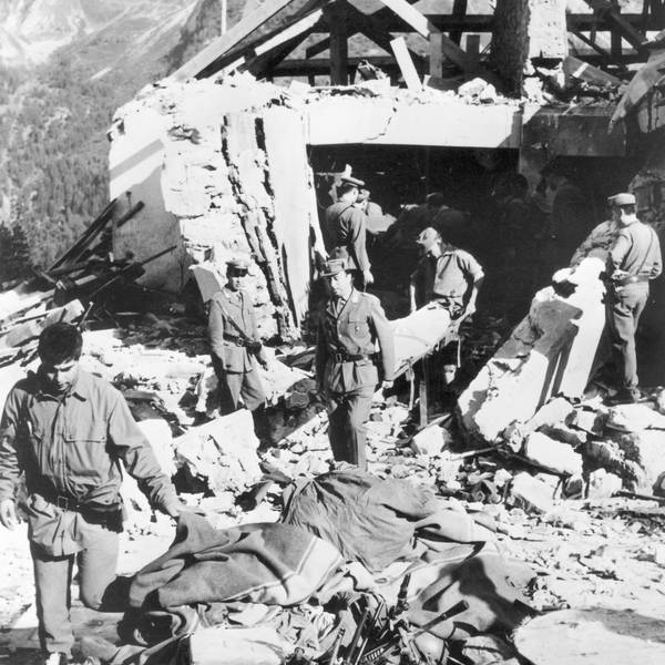 Nach einem Bombenanschlag auf eine italienische Finanzwache am Brennerpass wurden die Leichen von drei Menschen aus den Trümmern geborgen.