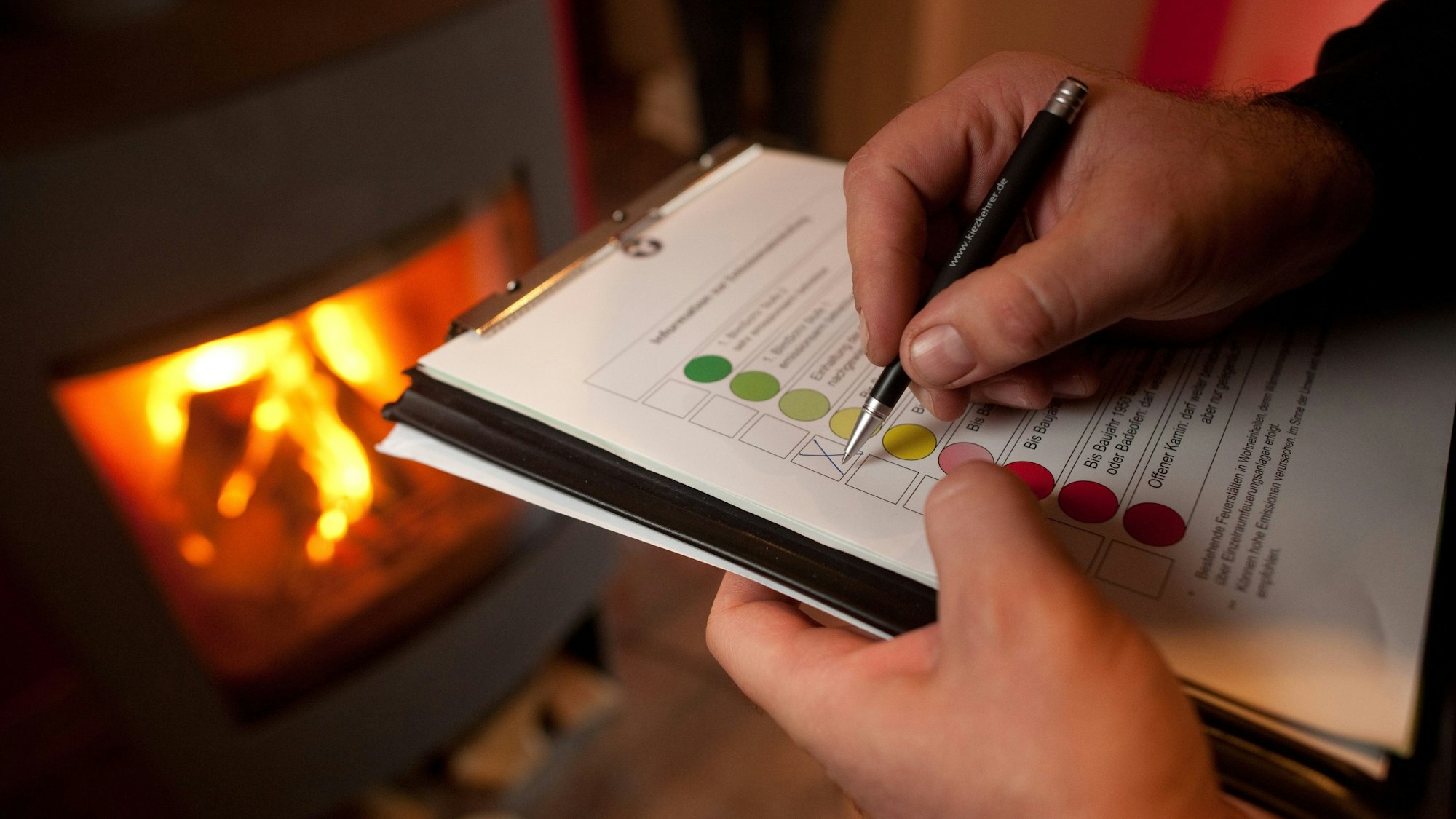 Feuerstättenschau durch Schornsteinfeger. (Archivbild)