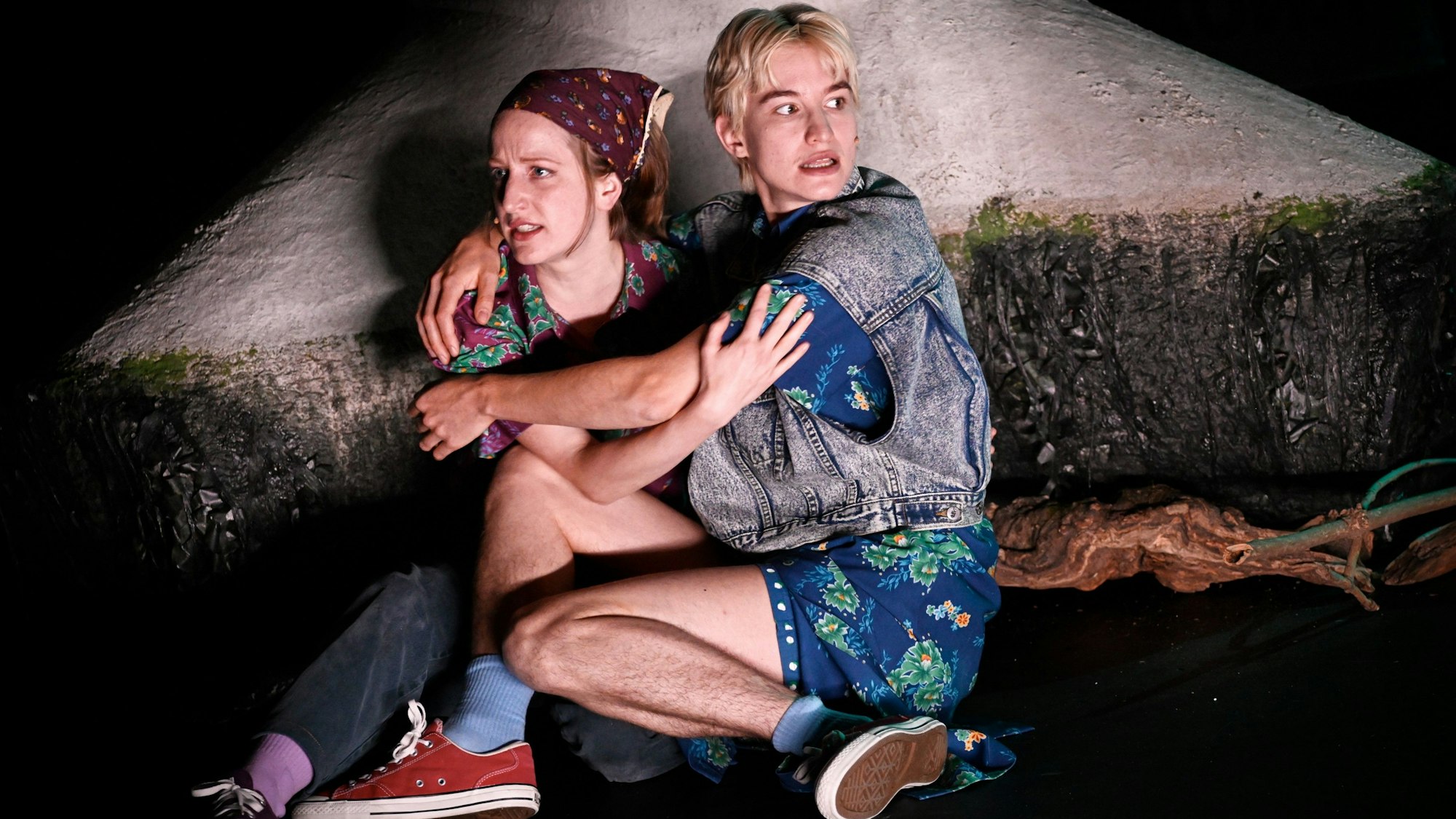 Balkan Drift
von Ivana Sokola
Regie: Jana Vetten
Regie: Jana Vetten
Bühne: Maximilian Lindner
Kostüme: Eugenia Leis
Musik: Jacob Suske
Licht: Michael Frank
Dramaturgie: Ida Feldmann
Foto: Thomas Aurin