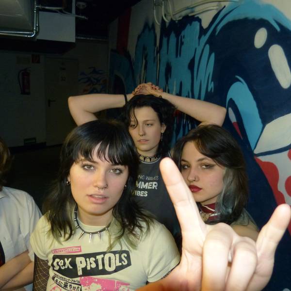Die Kölner Band The Red Flags besteht aus den vier jungen Frauen Polly, Mika, Murphy und Joe.