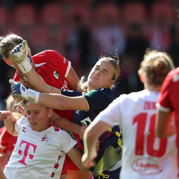 Kölns Torhüter-Debütantin Josefine Osigus (r.)