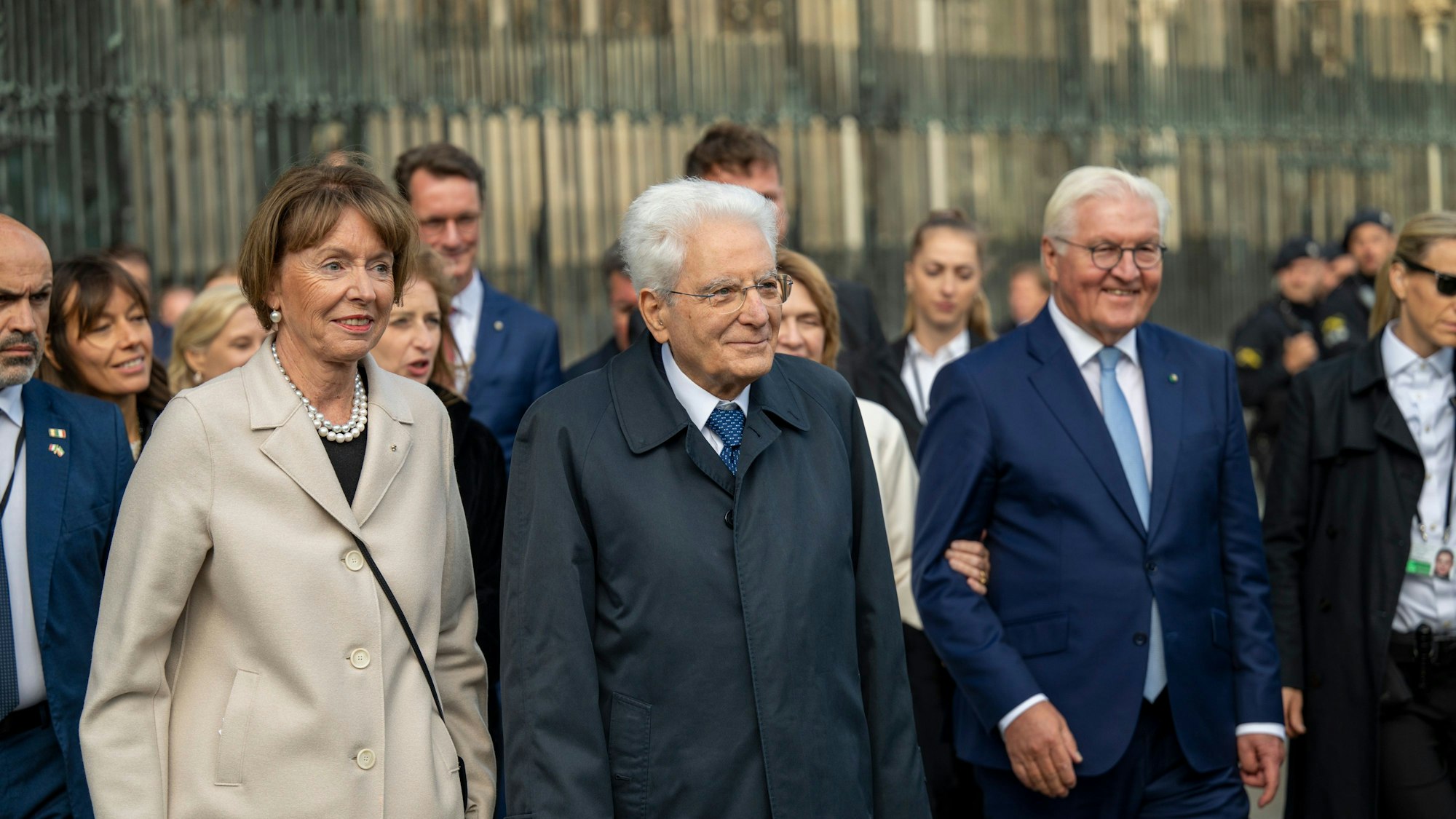 Staatsbesuch des Präsidenten der Italienischen Republik S.E. Sergio Mattarella zusammen mit seiner Frau Laura Mattarella in Nordrhein-Westfalen. Gemeinsamer Besuch des Doms. Frank-Walter Steinmeier, Elke Büdenbänder, Henriette Reker und Hendrik Wüst begleiteten Mattarella.