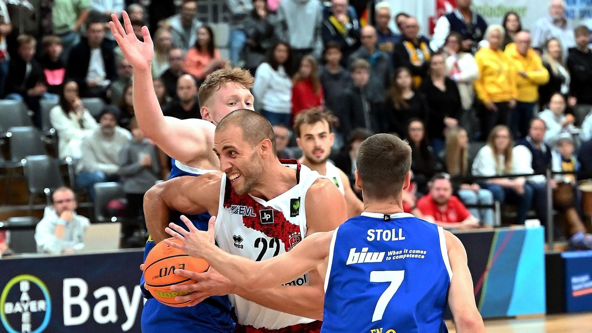29.09.2024, Basketball-Bayer Giants Leverkusen-Schwelm
mitte: Dennis Heinzmann (Bayer)
Foto: Uli Herhaus