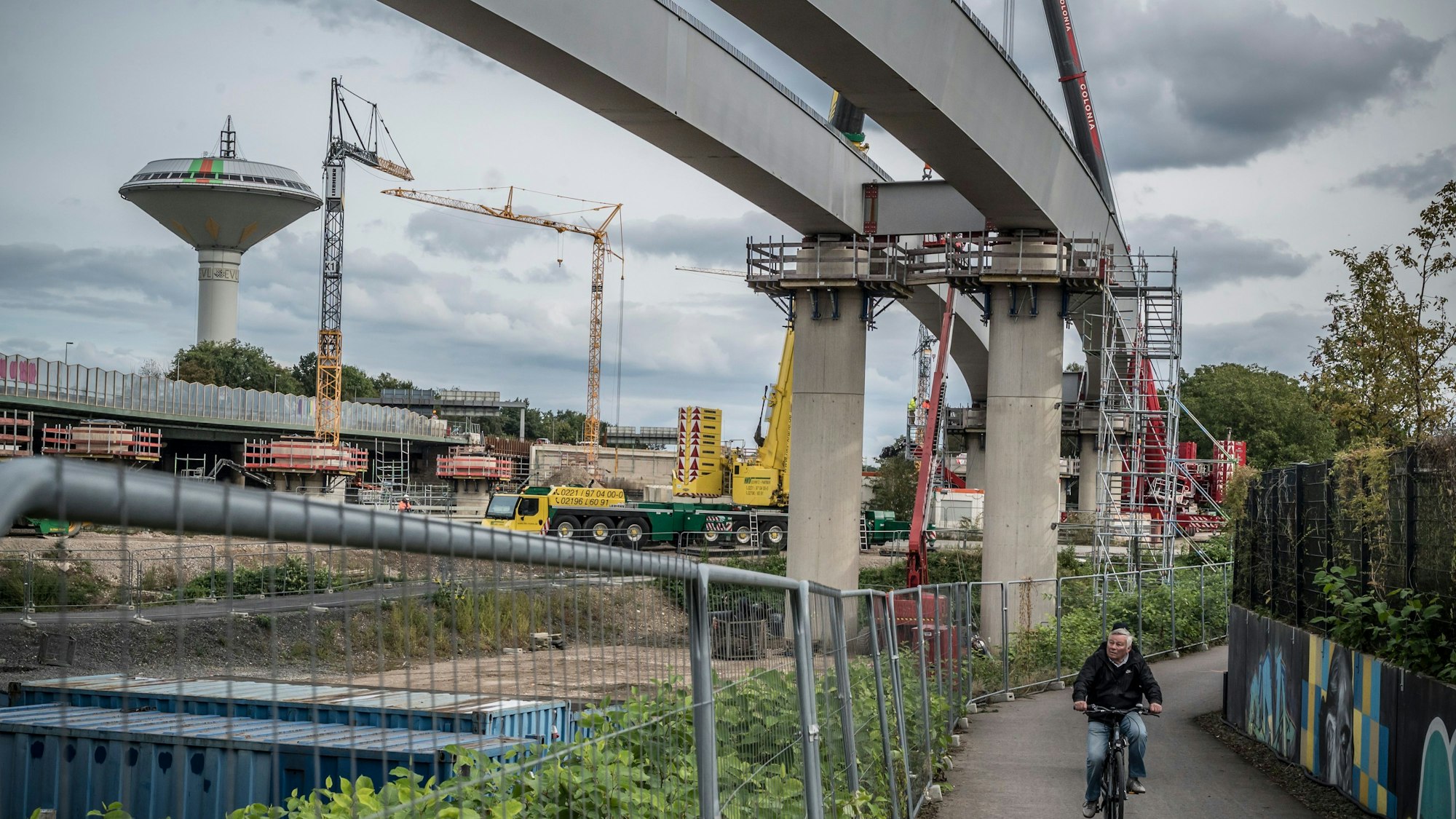 Kreuz Leverkusen-West, die Autobahn rückt an Wiesdorf heran.. Foto: Ralf Krieger