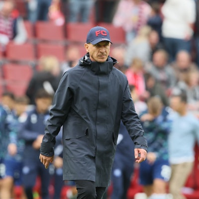 FC-Trainer Gerhard Struber ist nach dem Schlußpfiff gegen Karlsruhe bedient.