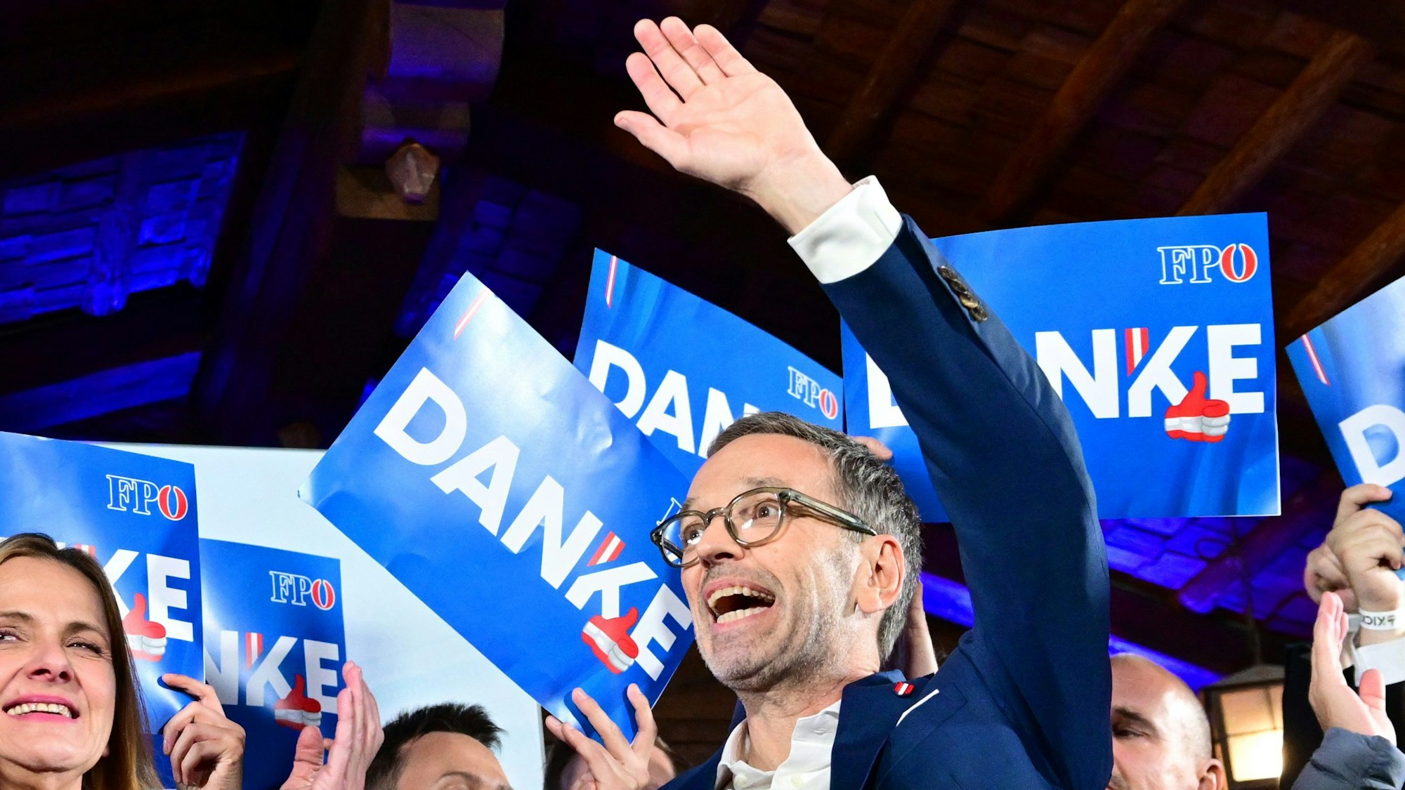 29.09.2024, Österreich, Wien: FPÖ-Chef Herbert Kickl Herbert Kickl (FPÖ) feiert bei der FPÖ Wahlparty im Rahmen der Nationalratswahl in Wien. Foto: Roland Schlager/APA/dpa +++ dpa-Bildfunk +++