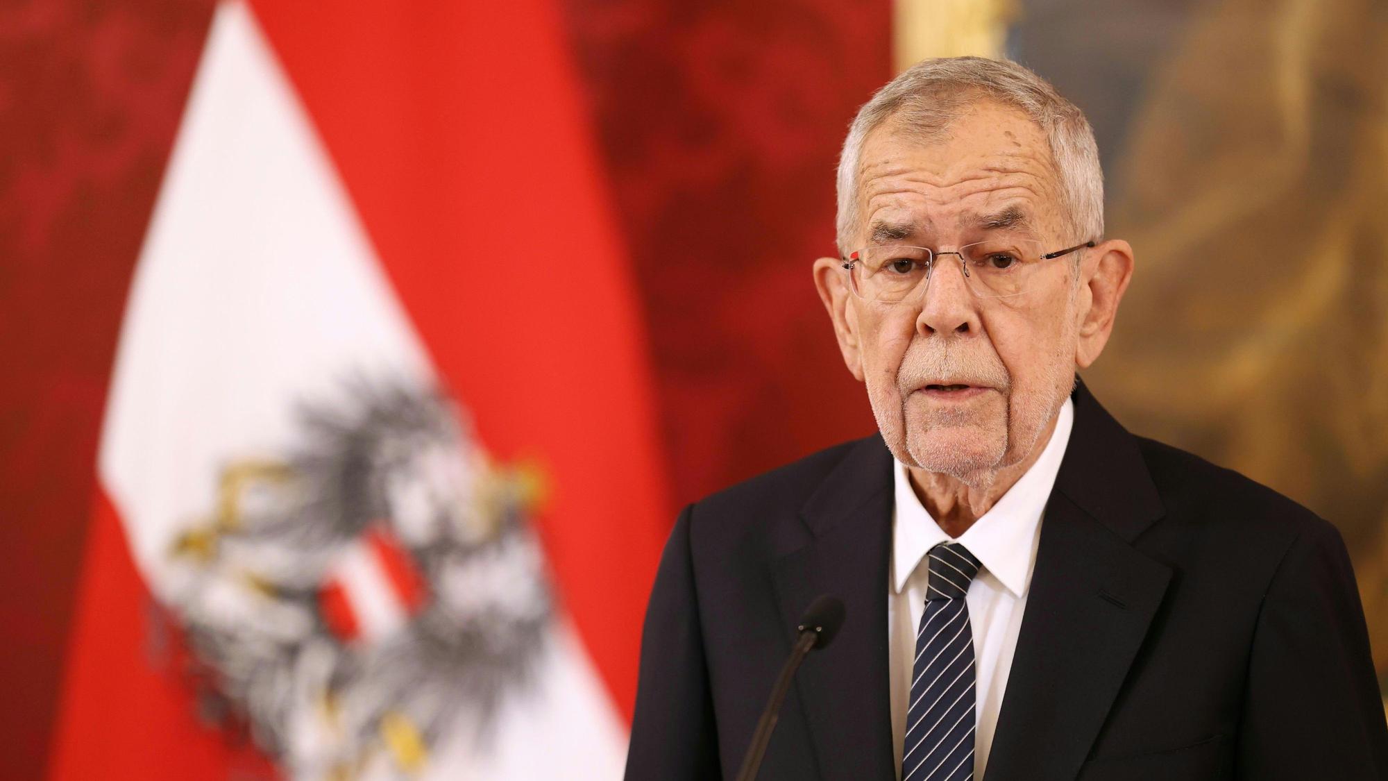 Bundespräsident Alexander Van der Bellen gibt ein Statement im Rahmen der Nationalratswahl in der Präsidentschaftskanzlei.