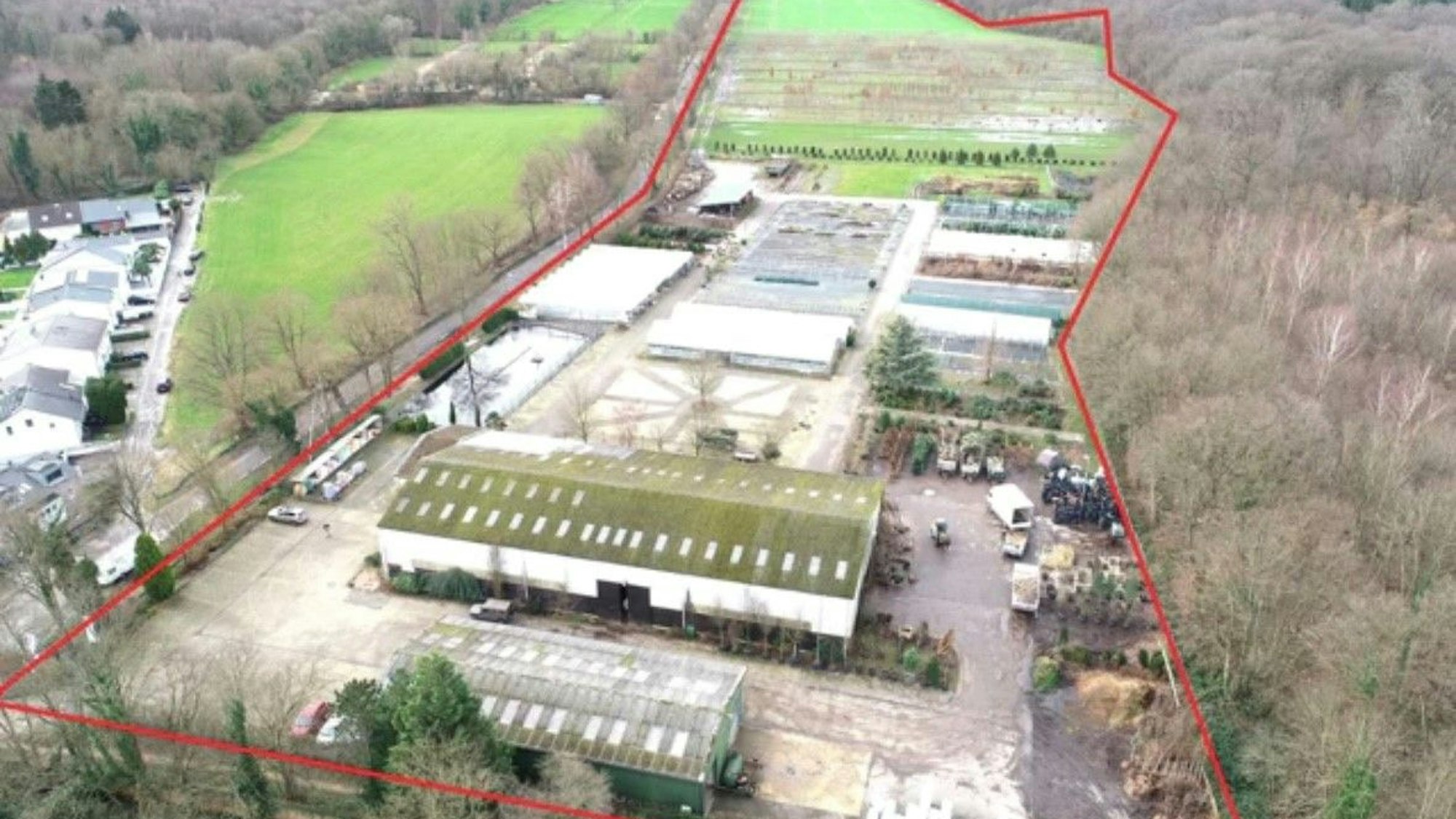 Auf dem Bild ist das Gelände für die ZUE zu sehen.