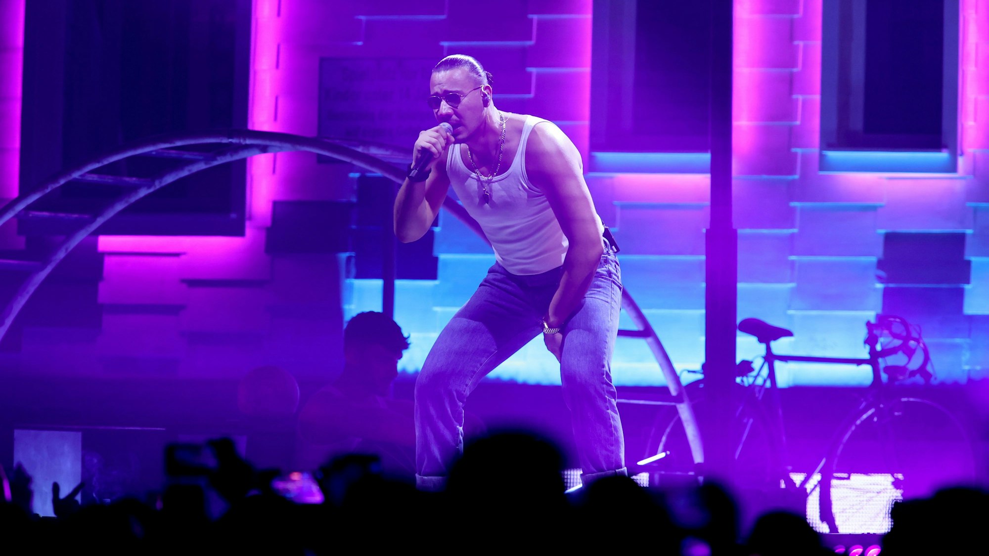 Köln: Rapper Apache 207 spielt 2026 vier Mal in Lanxess-Arena | Kölner ...