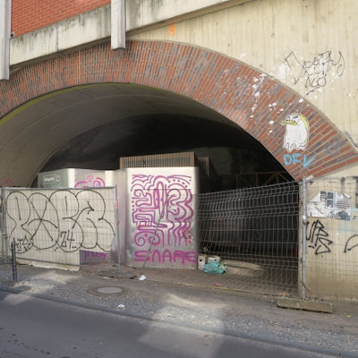 Noch keine Lösung in Sicht: Derzeit fühlt sich niemand wirklich für die Bahnbögen zuständig.