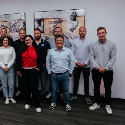 1. FC Köln, Mitgliederversammlung, 24.09.2024, 18.00 Uhr, der neue Mitgliederrat mit dem Vorstand auf der Bühne(1. FC Köln), Bild: Herbert Bucco