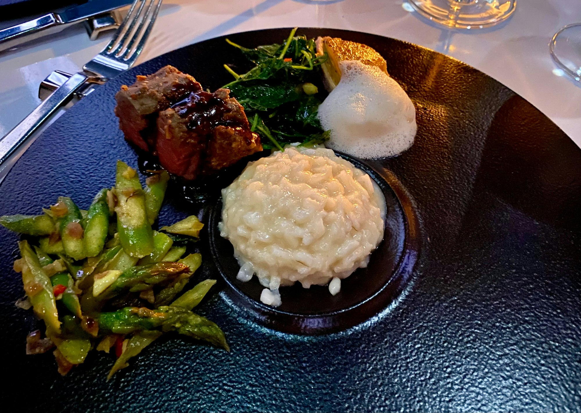 Auf dem Bild ist ein Hauptgericht der Show zu sehen.