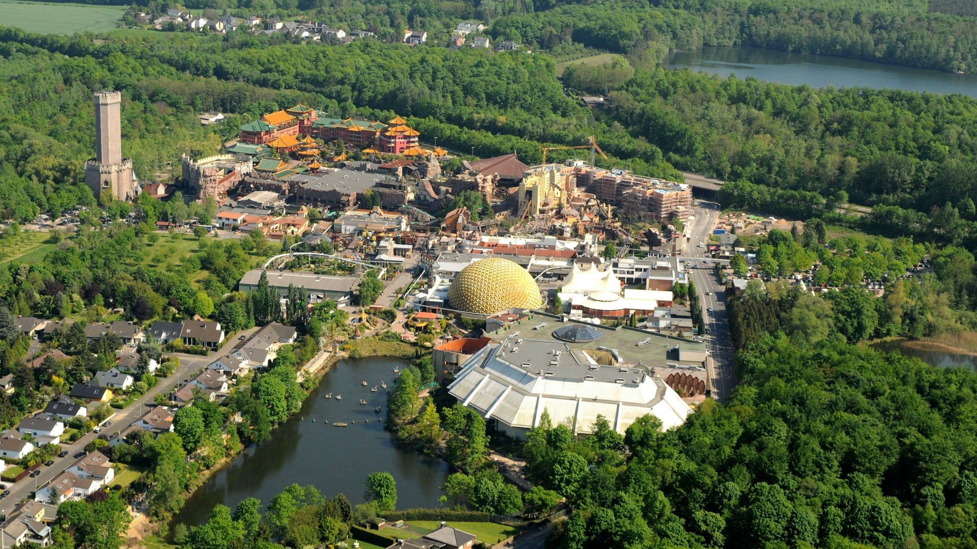 Luftaufnahme vom Phantasialand im Jahr 2008.