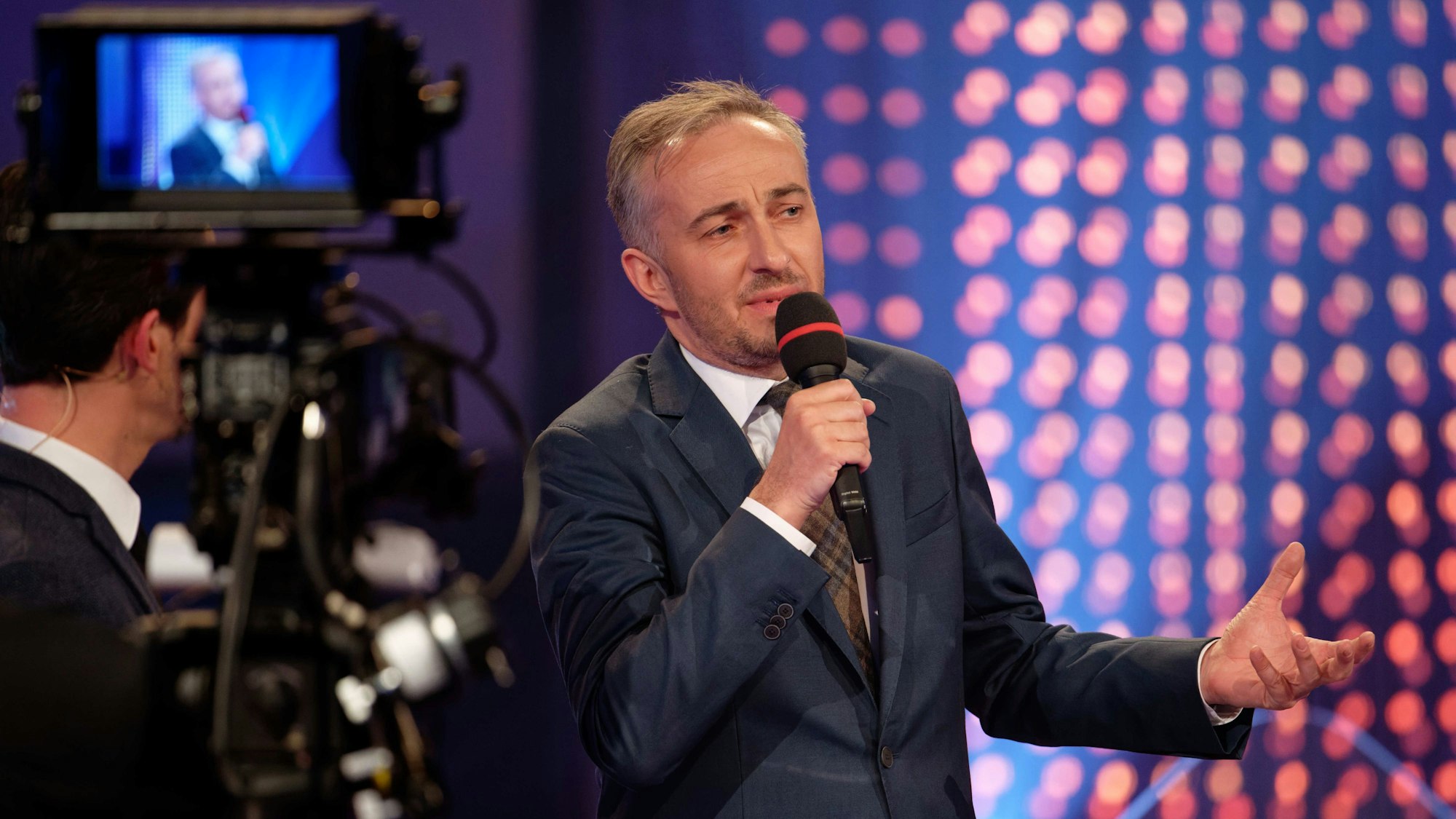 Der Komiker Jan Böhmermann (hier ein Archivfoto) hat sich über die Verkehrssituation in Köln-Lindenthal ausgelassen.