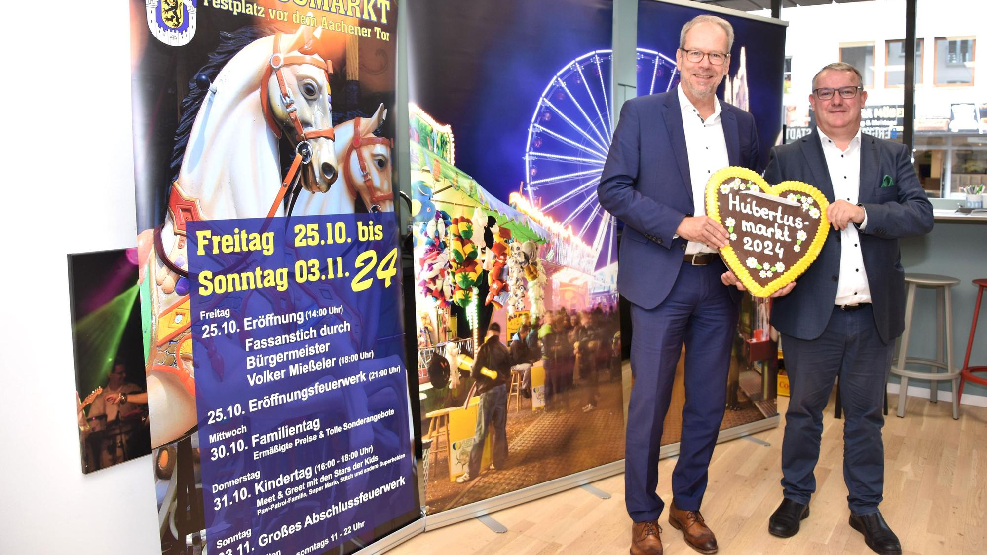 Volker Mießeler und Rico von der Gathen (r.) freuen sich auf dem Hubertusmarkt, der in gut zwei Wochen vor dem Aachener Tor startet.