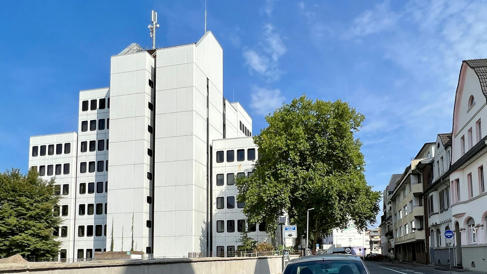 Das Verwaltungsgebäude Goetheplatz in Opladen.