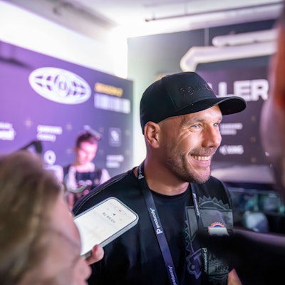 Lukas Podolski am Rande der „Baller League“-Veranstaltung am Montagabend in der Motorworld in Ossendorf.