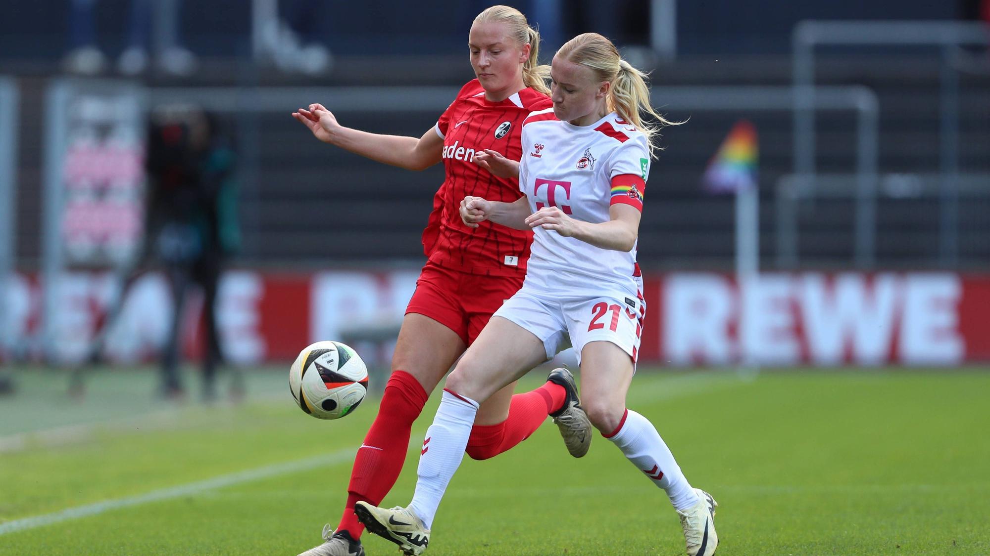 Anna Gerhardt 1. FC Koeln und Tessa Blumenberg SC Freiburg im Zweikampf waehrend des Spiels der 1. Frauen Bundesliga zwischen 1.FC Köln und SC Freiburg, Franz-Kremer-Stadion am 28. September 2024 in Köln, Deutschland. Foto von Oliver Kaelke/DeFodi Images Anna Gerhardt 1. FC Koeln und Tessa Blumenberg SC Freiburg battle for the ball during the Woman Bundesliga match between 1.FC Köln and SC Freiburg at Franz-Kremer-Stadion on September 28, 2024 in Köln, Germany. Photo by Oliver Kaelke/DeFodi Images DFL regulations prohibit any use of photographs as image sequences and/or quasi-video. Defodi-003_678_2024_09_28_OK_KOESCF_1361_1 *** Anna Gerhardt 1 FC Koeln and Tessa Blumenberg SC Freiburg battle for the ball during the Woman Bundesliga match between 1 FC Koeln and SC Freiburg at Franz Kremer Stadion on September 28, 2024 in Cologne, Germany, Germany Photo by Oliver Kaelke DeFodi Images Anna Gerhardt 1 FC Koeln and Tessa Blumenberg SC Freiburg battle for the ball during the Woman Bundesliga match between 1 FC Köln and SC Freiburg at Franz Kremer Stadion on September 28, 2024 in Köln, Germany Photo by Oliver Kaelke DeFodi Images DFL regulations prohibit any use of photographs as image sequences and or quasi video Defodi 003 678 2024 09 28 OK KOESCF 1361 1 Defodi-003 DFL regulations prohibit any use of photographs as image sequences and/or quasi-video.