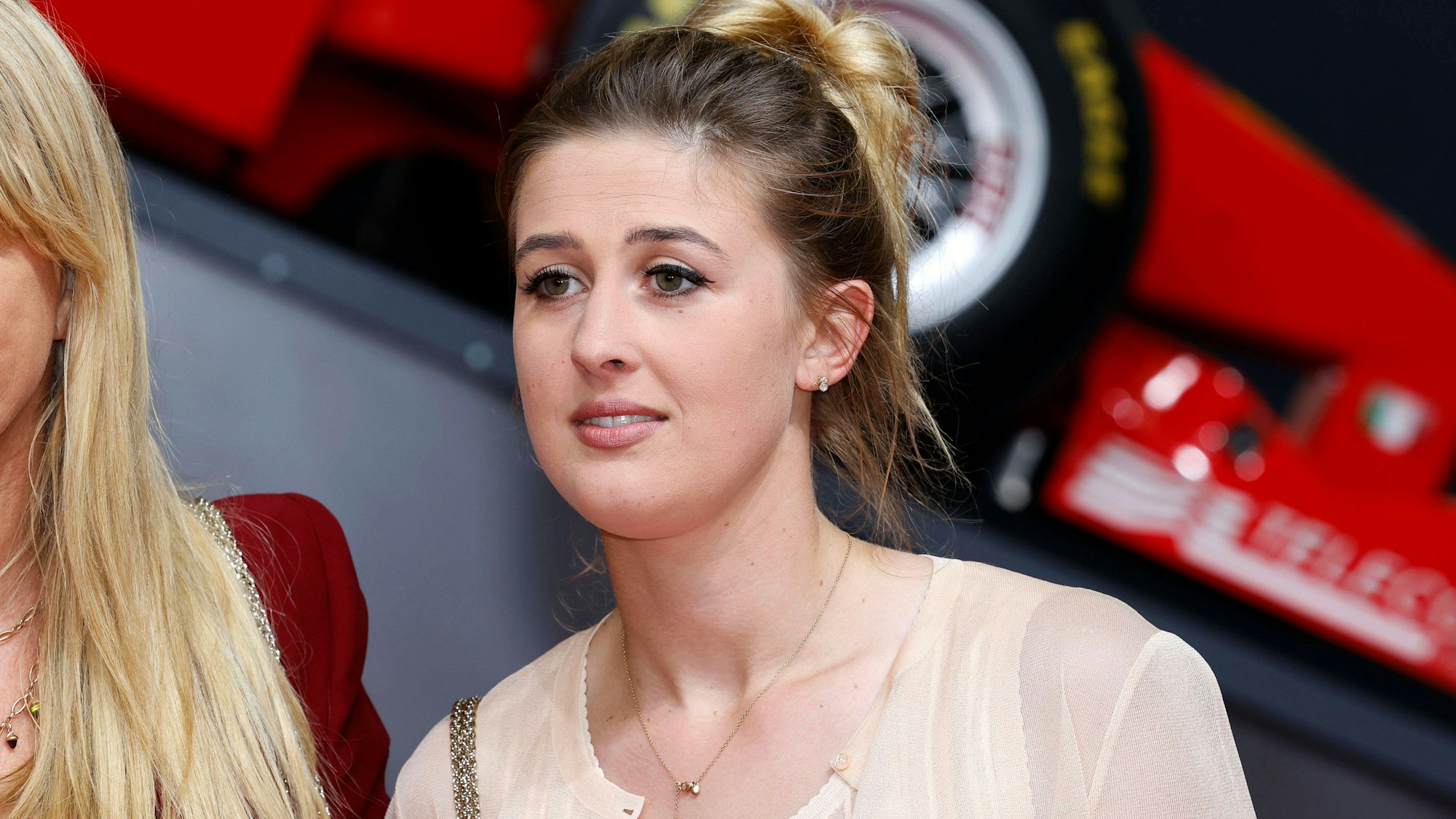 Gina-Maria Schumacher, Tochter von Michael Schumacher, bei der Verleihung des Staatspreises des Landes Nordrhein-Westfalen an Michael Schumacher in der Motorworld Köln.