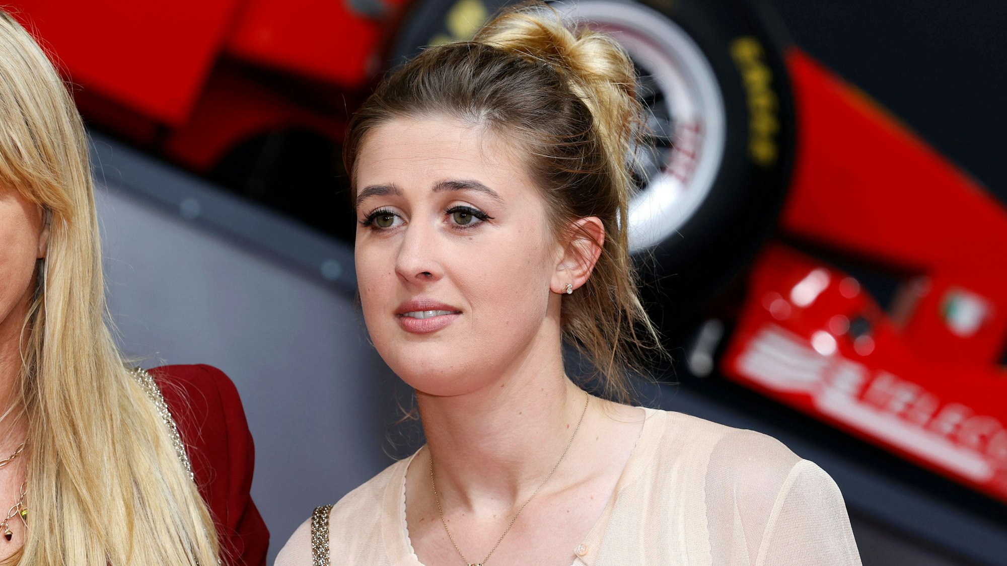 Gina-Maria Schumacher, Tochter von Michael Schumacher, bei der Verleihung des Staatspreises des Landes Nordrhein-Westfalen an Michael Schumacher in der Motorworld Köln.