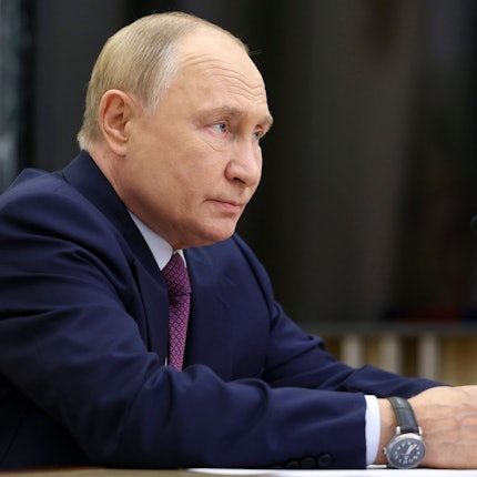 Wladimir Putin bei einer Sitzung des russischen Sicherheitsrates. Der Kremlchef plant eine drastische Erhöhung der russischen Militärausgaben. (Archivbild)