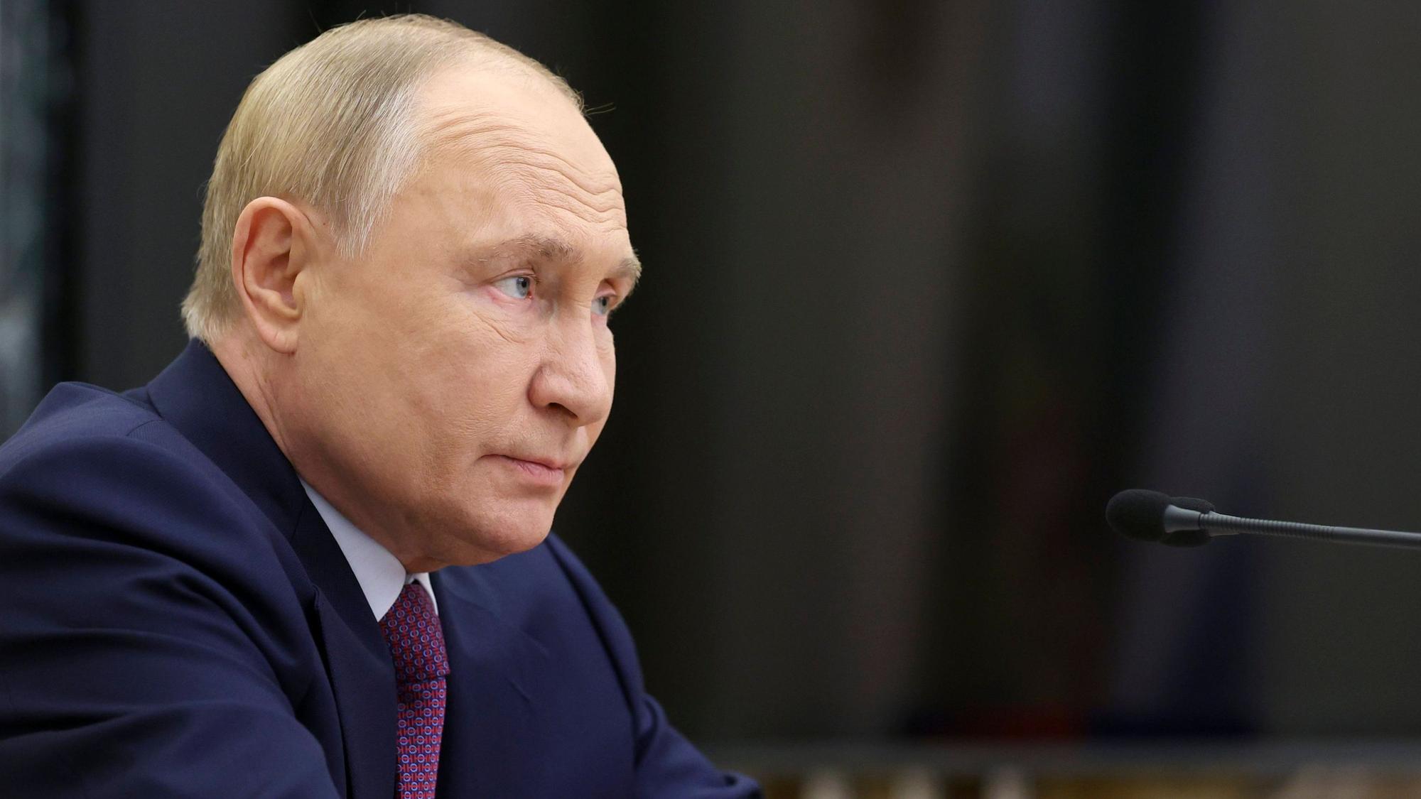 Wladimir Putin bei einer Sitzung des russischen Sicherheitsrates. Der Kremlchef plant eine drastische Erhöhung der russischen Militärausgaben. (Archivbild)