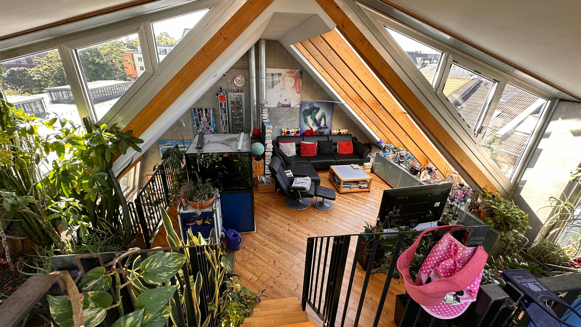 Glas und Grün im Wohnzimmer