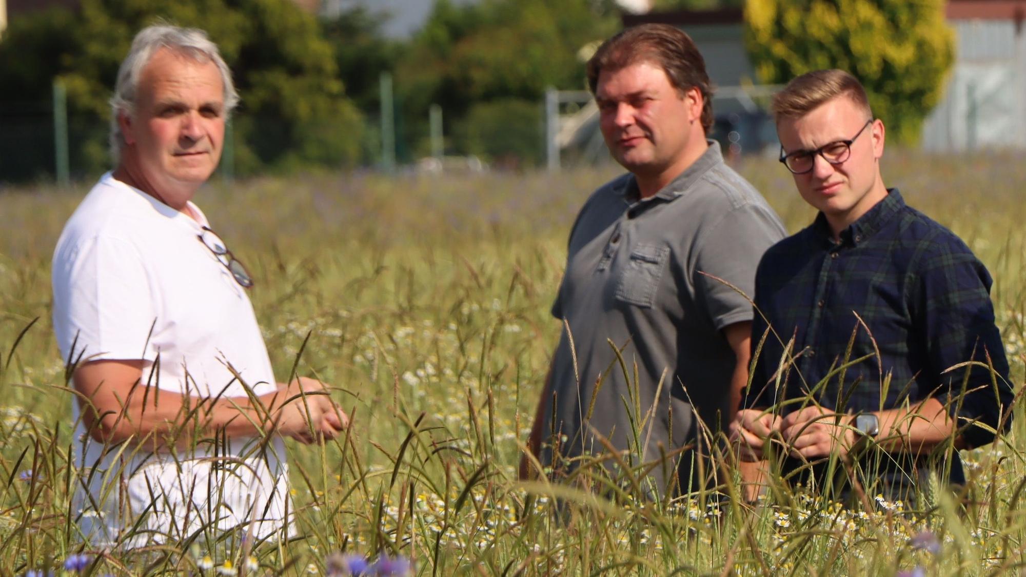 Das Bild zeigt die Landwirte Jörg Hoffsümmer, Martin Richrath und Thomas Neisse.