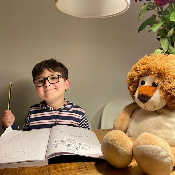 Josef (7) aus Leverkusen ist an Blutkrebs erkrankt. Seine Grundschule Im Kirchfeld ruft zur Typisierungsaktion auf.