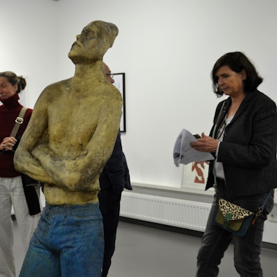 Die Ausstellung „Mensch“ wird bis zum 27. Oktober im Kunsthaus Troisdorf gezeigt. 
Vielbeachtet: „Blue Jeans“ von Dierk Engelken