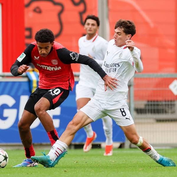 Francis Onyeka Bayer 04 Leverkusen und Emanuele Sala AC Milan kaempfen um den Ball, UEFA Youth League 2024/25 League Phase MD2, Bayer 04 Leverkusen v AC Milan, Ulrich-Haberland-Stadion am 01. October 2024 in Leverkusen, Deutschland. Foto von Marco Steinbrenner/DeFodi Images Francis Onyeka Bayer 04 Leverkusen und Emanuele Sala AC Milan battle for the ball, UEFA Youth League 2024/25 League Phase MD2, Bayer 04 Leverkusen v AC Milan, Ulrich-Haberland-Stadion, October 1, 2024 in Leverkusen, Germany. Photo by Marco Steinbrenner/DeFodi Images Defodi-700_lev_milan_u19_20241001_054 *** Francis Onyeka Bayer 04 Leverkusen and Emanuele Sala AC Milan battle for the ball, UEFA Youth League 2024 25 League Phase MD2, Bayer 04 Leverkusen v AC Milan, Ulrich Haberland Stadion on October 01, 2024 in Leverkusen, Germany Photo by Marco Steinbrenner DeFodi Images Francis Onyeka Bayer 04 Leverkusen and Emanuele Sala AC Milan battle for the ball, UEFA Youth League 2024 25 League Phase MD2, Bayer 04 Leverkusen v AC Milan, Ulrich Haberland Stadion, October 1, 2024 in Leverkusen, Germany Photo by Marco Steinbrenner DeFodi Images Defodi 700 lev milan u19 20241001 054 Defodi-700