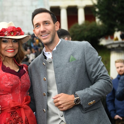 US-Popsängerin La Toya Jackson und Marcel Remus in Trachten auf dem Oktoberfest.