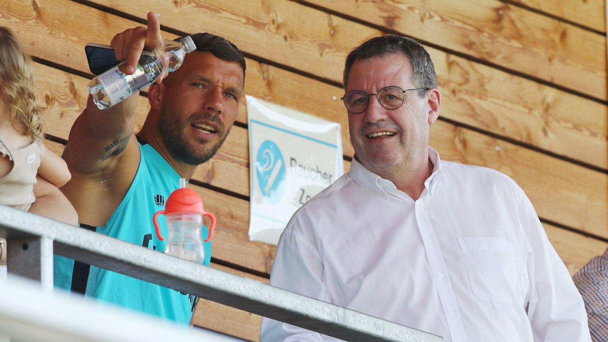 Lukas Podolski und FC-Präsident Werner Wolf im Trainingslager der Kölner im Juli 2023
